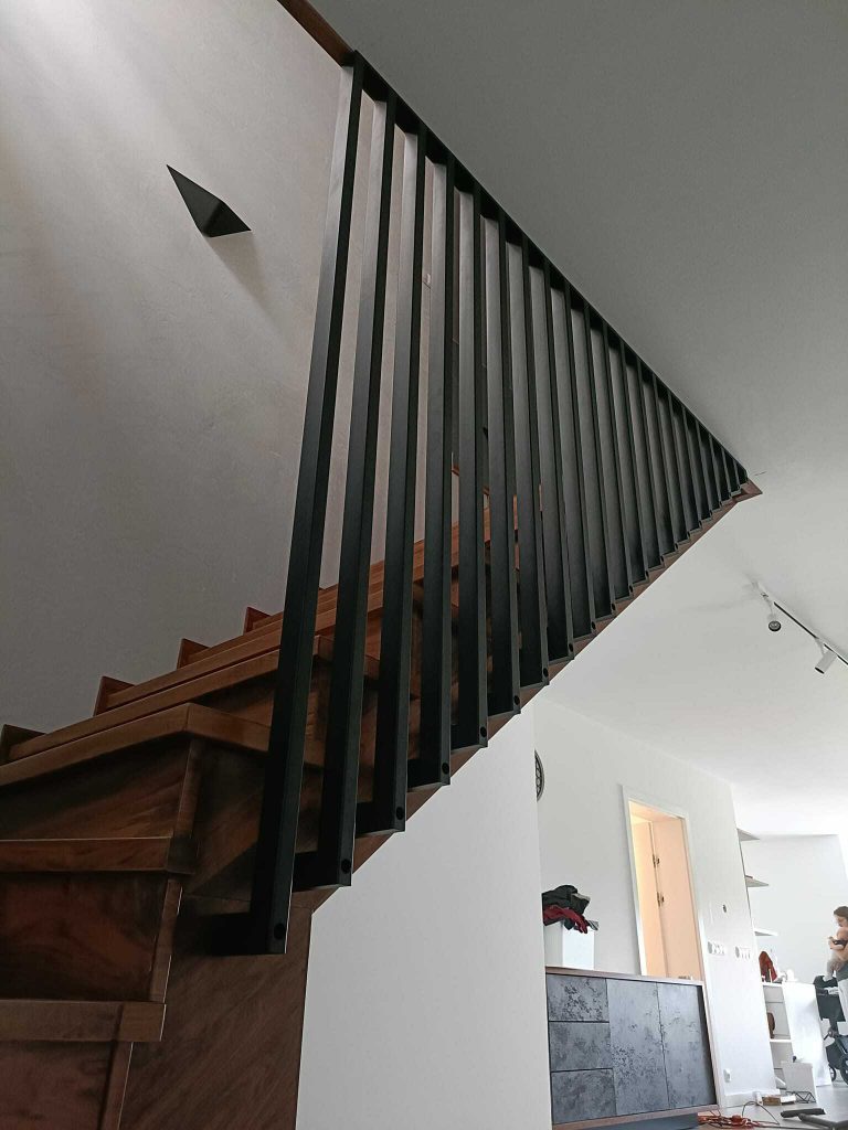 s16